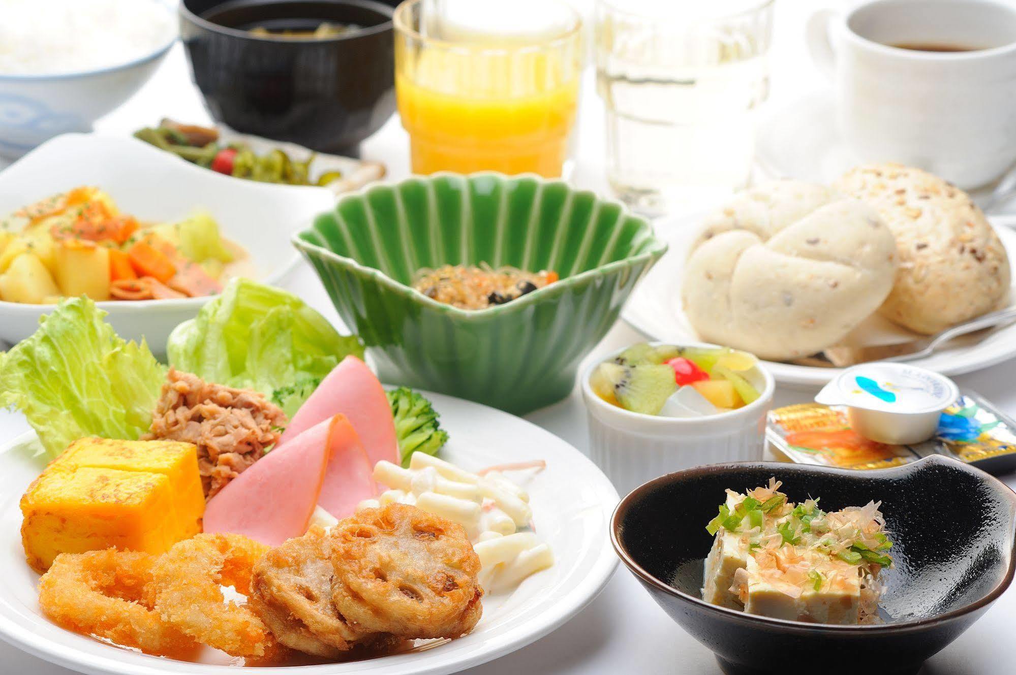Hotel Route-Inn Toyokawa Inter Екстер'єр фото